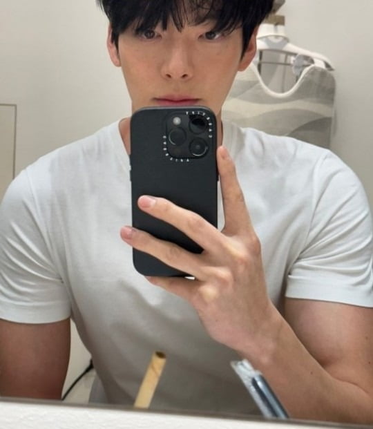 김우빈 / 사진=김우빈 인스타그램