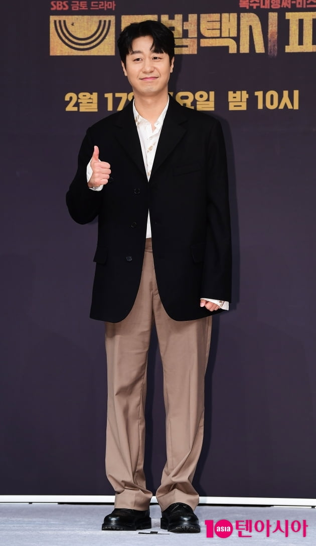 [TEN 포토] 배유람 '우리 드라마 재미 엄지척'
