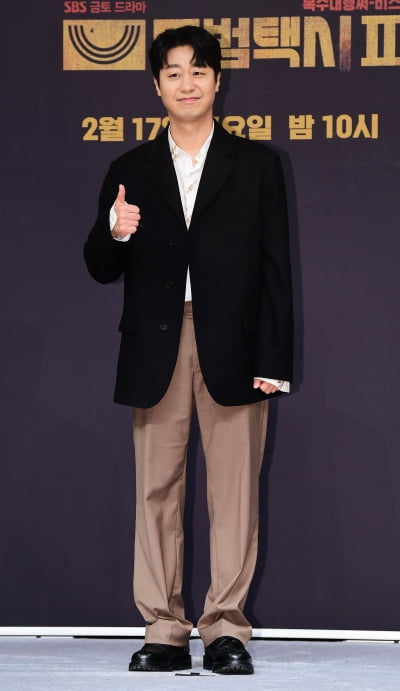 [TEN 포토] 배유람 '우리 드라마 재미 엄지척'