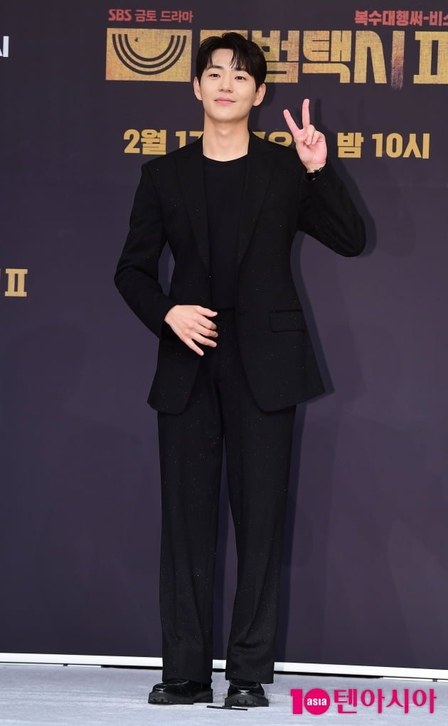 [TEN 포토] 신재하 '열심히 촬영했어요'