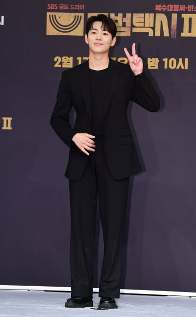 [TEN 포토] 신재하 '열심히 촬영했어요'
