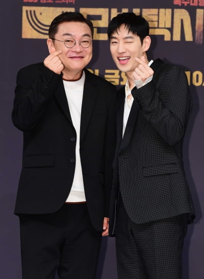 [TEN 포토] 김의성-이제훈 '느끼한 브로맨스'
