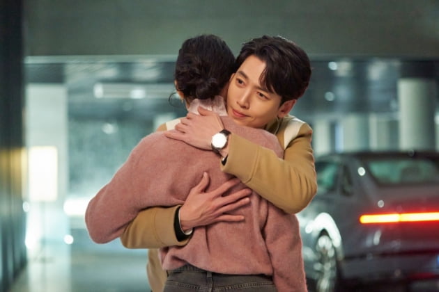 불륜 아니고 로맨스…전도연♥정경호 돌고 돌아 '핑크빛' ('일타스캔들')