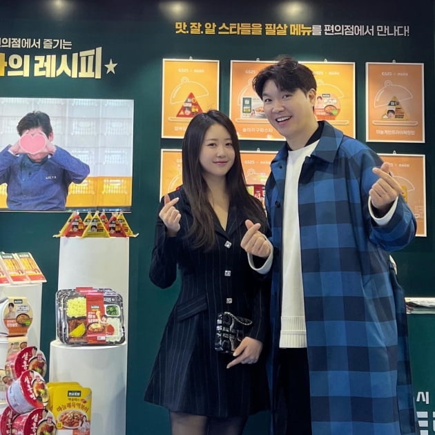 김다예, '53살' ♥박수홍 옆에서 떨어질 줄 모르네 "인생은 50부터 시작"