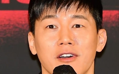 [종합] "후달린다" 이성민, 질투나는 조진웅·김무열과 불꽃 연기 대결('대외비')