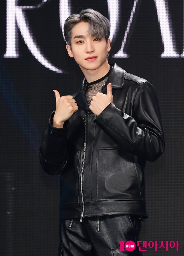 [TEN 포토] 더보이즈 상연 '이번앨범 엄지척'