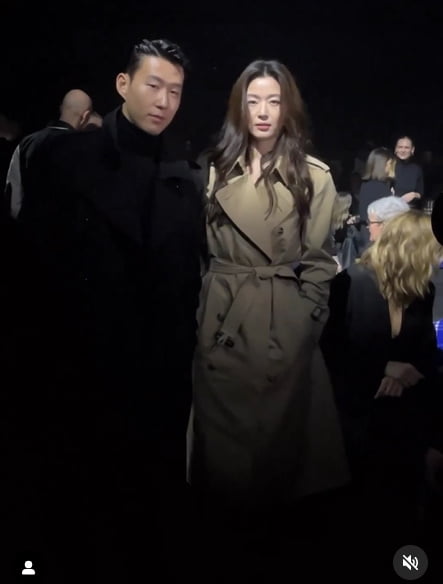 "역사적인 조우" 전지현, 손흥민 만났다…英 런던 밝히는 투샷