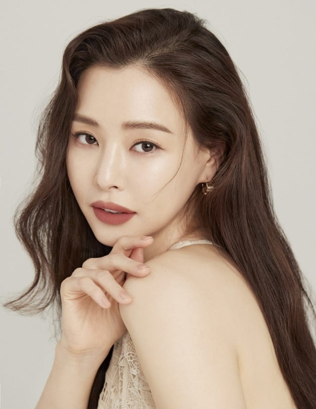 배우 이하늬. / 사진제공=코스모폴리탄