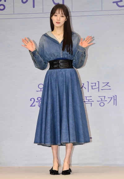 [TEN 포토] 이성경 '청순한 인사'