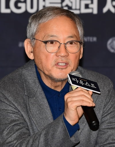 [TEN 포토] 유인촌 '늙은 파우스트 역할 맡았어요'