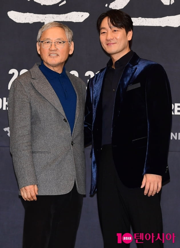 [TEN 포토] 유인촌-박해수 '다정한 파우스트'