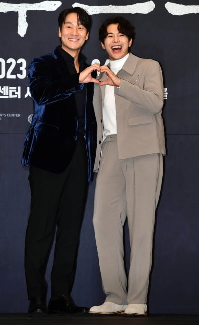 [TEN 포토] 박해수-박은석 '기분 좋은 미소'