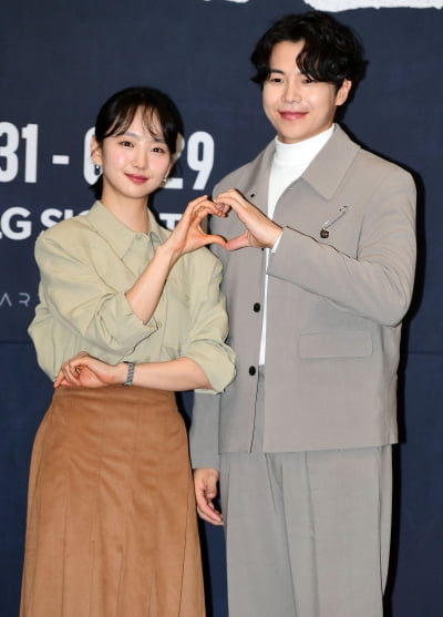 [TEN 포토] 박은석-원진아 '사랑이 넘치는 하트'
