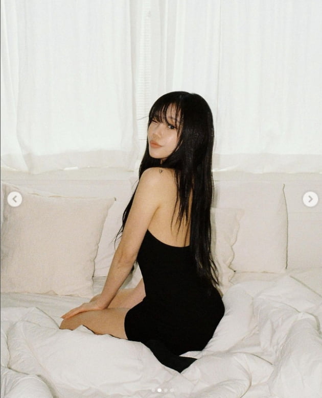 주이, 등이 뻥 뚫린 뒤태...점점 더 과감해진 패션