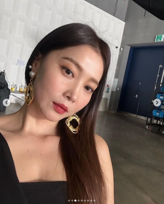 오윤아, 몸매 드러낸 밀착 원피스...군살은 어디에