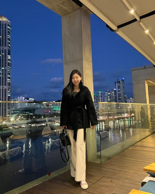 '윤남기♥' 이다은, 육아 잊은 부산 데이트…바다뷰 즐기며 차 마시는 여유