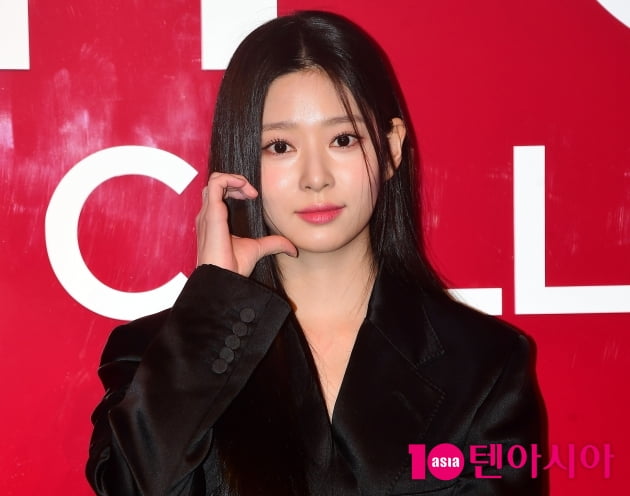 [TEN 포토] 김민주 '인형같은 하트'