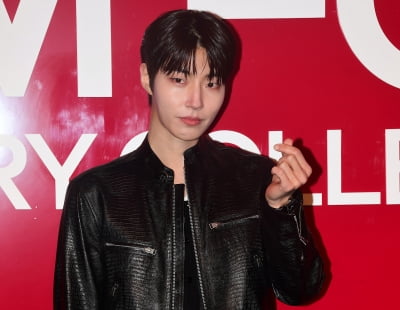 [TEN 포토] 황인엽 '대세남의 하트'