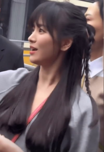 '긴 생머리 변신' 송혜교, 20대도 울고 갈 청순 미모 '깜놀'