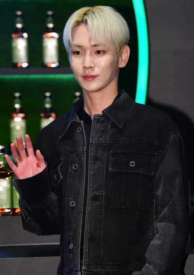 [TEN 포토] 샤이니 키 '미소년 벗고 차도남'