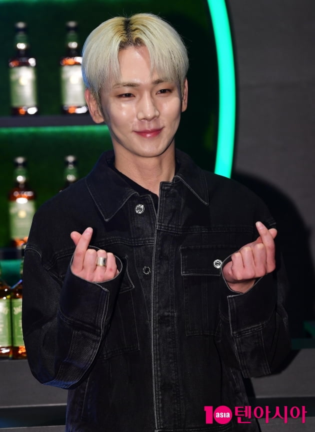 [TEN 포토] 샤이니 키 '불금 사랑합니다'