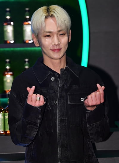 [TEN 포토] 샤이니 키 '불금 사랑합니다'