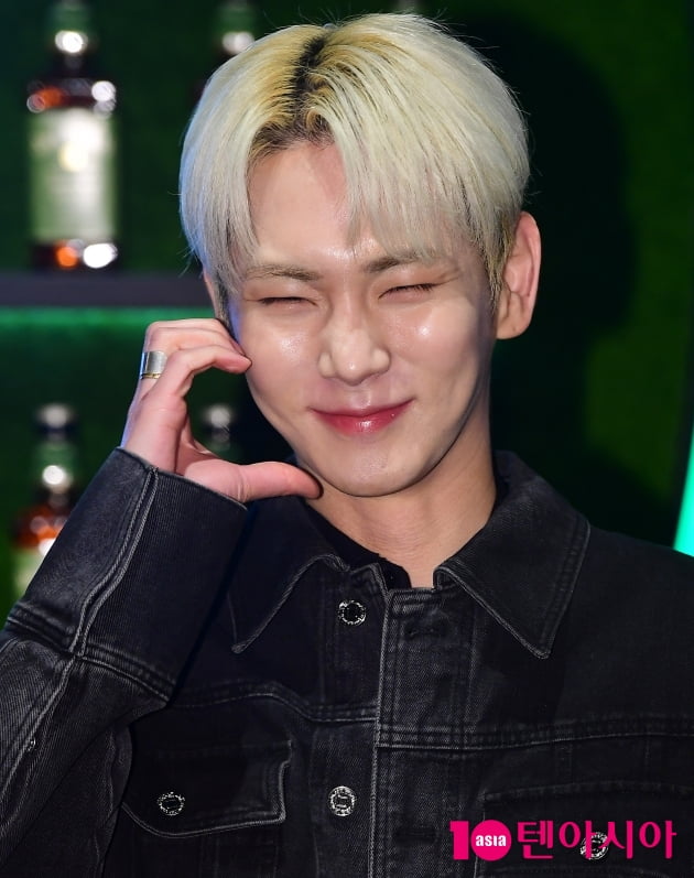 [TEN 포토] 샤이니 키 '볼하트 요청에 빵 터졌어요'