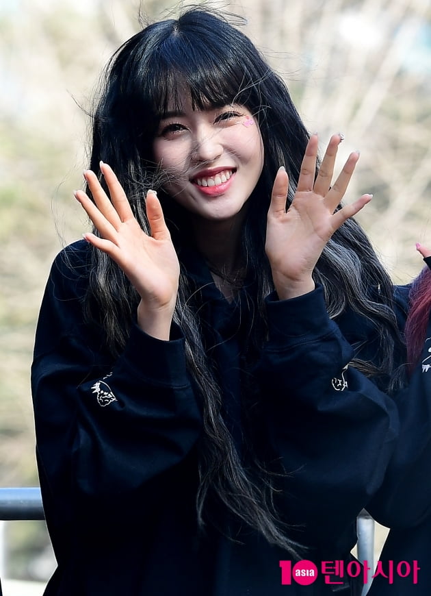 [TEN 포토] 스테이씨 윤 '바람도 질투하는 미모'