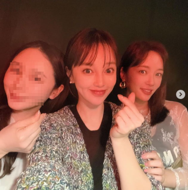 아유미, '절친' 황정음과 바베큐 먹방…결혼해도 여전한 슈가 우정