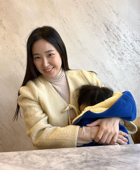 'CEO♥' 최희, 15kg 쪘다더니 안믿겨…복이와 함께 청순한 일상