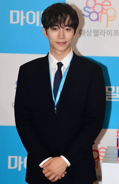 [TEN 포토] 이준호 '다소곳하게 두 손 모아'