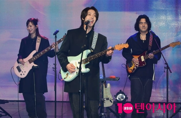 "아들아 태양아!"…12년 만에 무대 오른 김현중의 절규, 7단 고음 대신 터진 '부성애'[TEN피플]