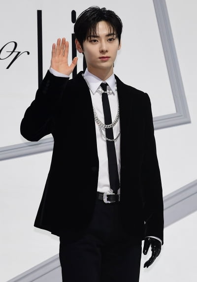 [TEN 포토] 황민현 '타이틀곡 '히든 사이드'로 솔로 컴백'