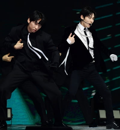 [TEN 포토] 황민현 '가수 황제의 귀환'