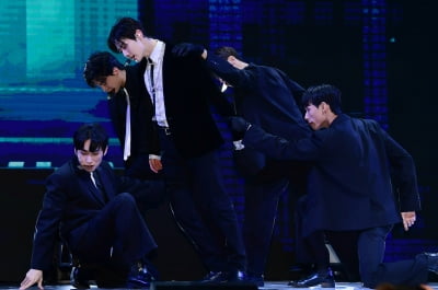 [TEN 포토] 황민현 '무대에서 춤추고 싶었다'