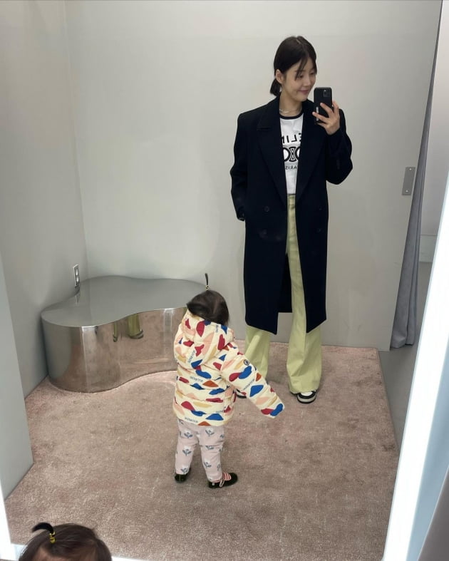 '검사♥' 한지혜, 외출할 때 기저귀가방 대신 작은 가방…"저 잘 있어요!" 육아맘 생존신고