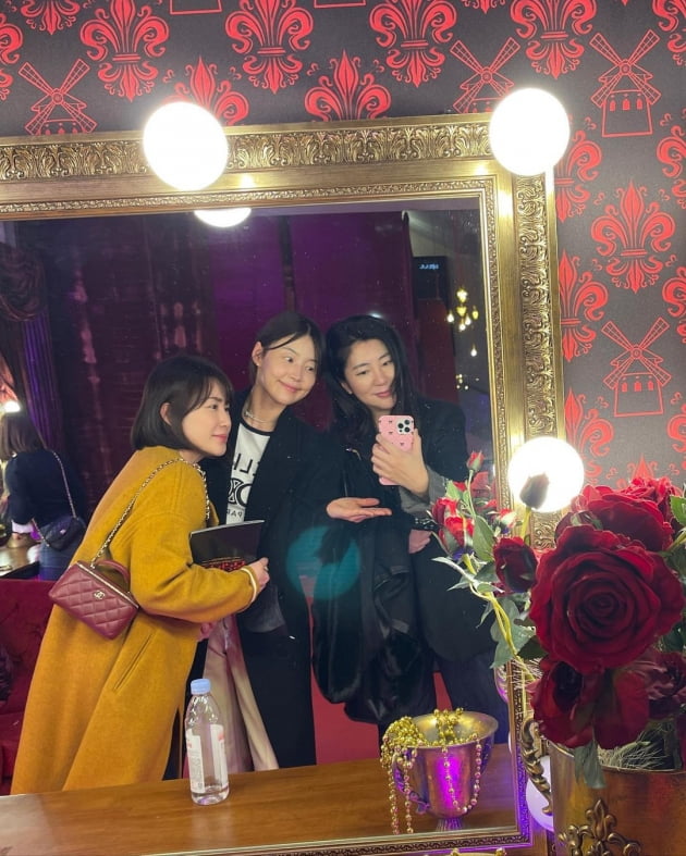'검사♥' 한지혜, 외출할 때 기저귀가방 대신 작은 가방…"저 잘 있어요!" 육아맘 생존신고