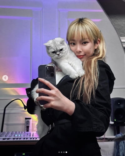 헤이즈, 주차장에서 댄스타임?...새음반 나오나?