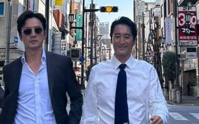 '쉰아빠' 신현준, 슈트 입고 日 런웨이…'청담 부부' 아닌 노부부 정준호와 함께