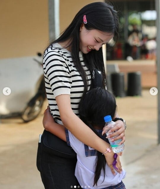이동국 딸 재시, 얼굴도 예쁜데 마음씨는 더 예쁘네…캄보디아서 봉사활동