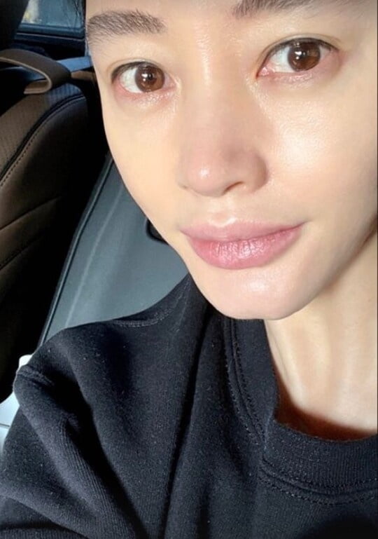 김혜수, 쌩얼+근접 촬영인데 주름 하나 없네…이게 가능해?