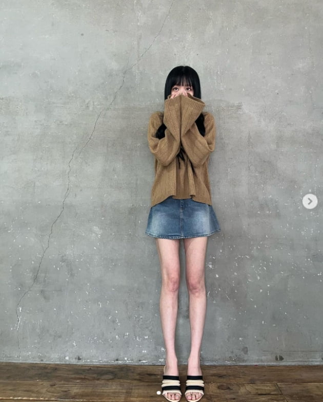 '이승기 예비처형' 이유비, 극세사 각선미 자랑하며...아찔한 초미니