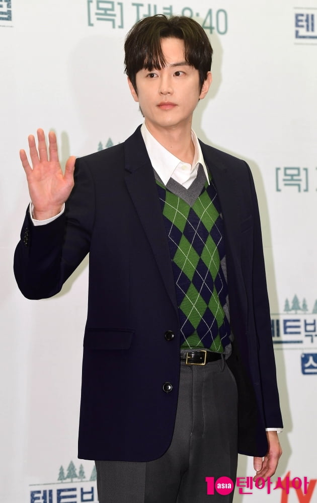 [종합] "기상이변 발생"…'찐친' 조진웅·최원영·박명훈·권율, 생고생 힐링 캠프('텐트 밖은 유럽')