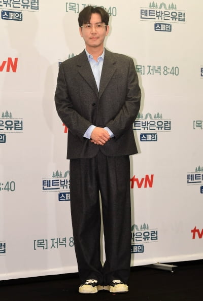 [TEN 포토] 최원영 '포토타임은 젠틀하게'