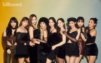 트와이스, K팝 여성 아티스트 최초 美 '빌보드 위민 인 뮤직' 어워즈 수상