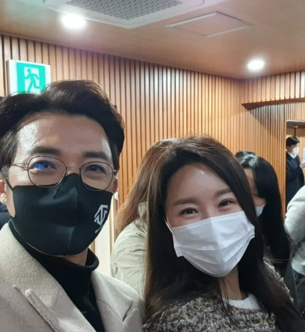 '최현주♥' 안재욱, 53살에 드디어 학부모 됐다…장꾸미 딸 수현 입학식
