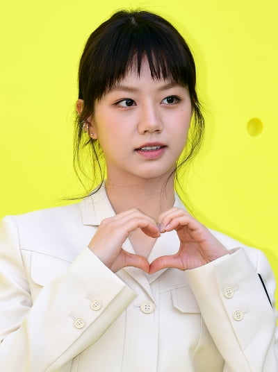 [TEN 포토] 혜리 '류준열에게 보내는 하트'