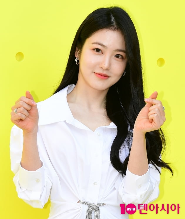 [TEN 포토] 신예은 '당기고 당겨도 무결점 미모'