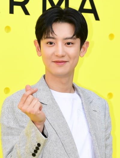 [TEN 포토] 엑소 찬열 '심쿵 하트'