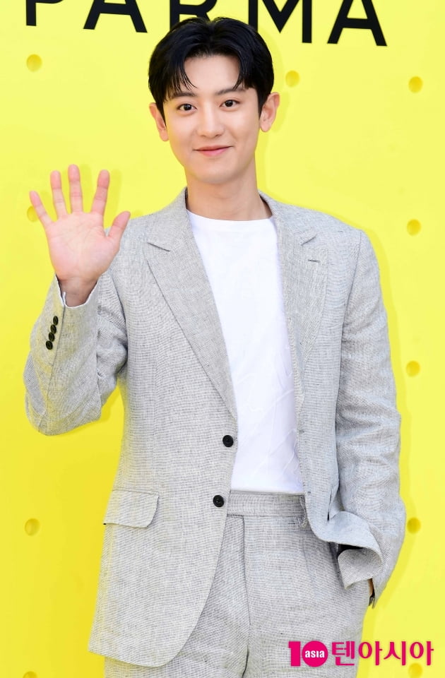 [TEN 포토] 엑소 찬열 '손남신의 인사'